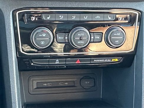 Used 2022 Volkswagen Atlas SE w/ Panoramic Sunroof Package image 16