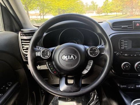 Used 2014 Kia Soul FWD image 12