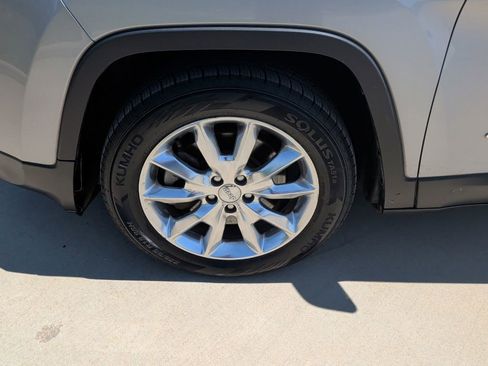 Used 2015 Jeep Cherokee Limited FWD image 43
