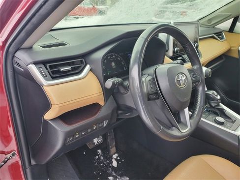 Used 2020 Toyota RAV4 Limited image 19