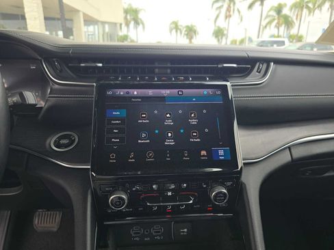Used 2021 Jeep Grand Cherokee L Overland w/ Luxury Tech Group IV AWD/4WD image 31