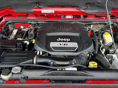 Used 2016 Jeep Wrangler Unlimited Rubicon w/ Connectivity Group image 11