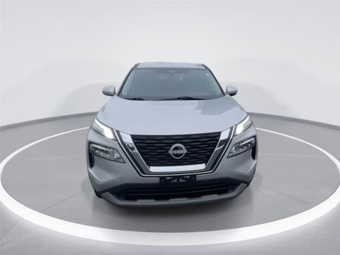 Used 2022 Nissan Rogue SV image 3