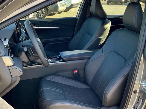 Used 2025 Toyota Camry XSE FWD image 9