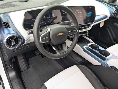 New 2026 Chevrolet Equinox EV LT image 3