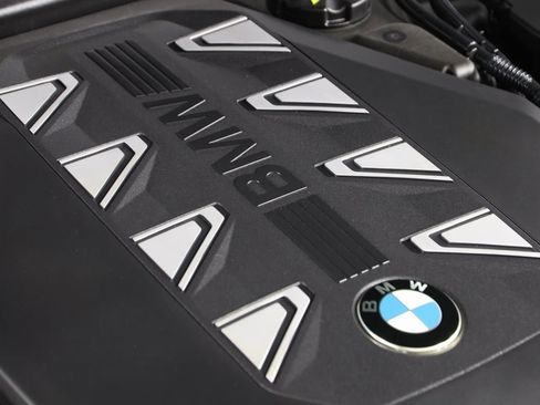 Used 2023 BMW 760i xDrive image 25