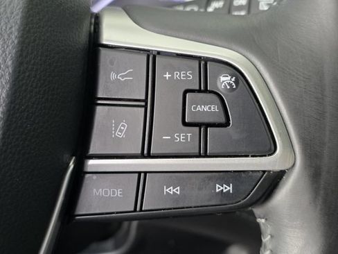 Used 2022 Toyota Highlander XSE FWD image 29