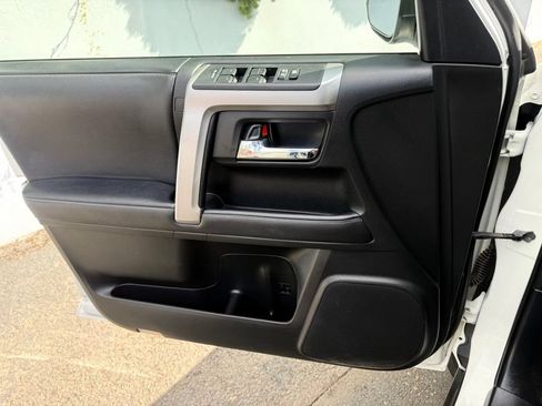 Used 2022 Toyota 4Runner SR5 AWD/4WD image 20