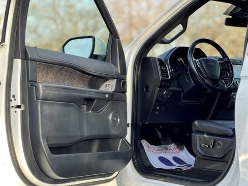 Used 2020 Ford Expedition Limited image 9