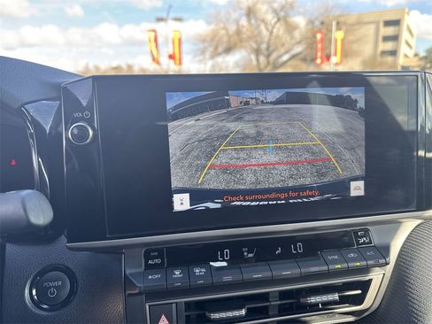 Used 2025 Toyota Camry SE image 28