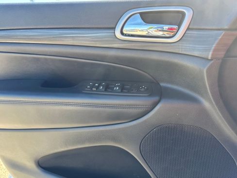 Used 2021 Jeep Grand Cherokee Laredo image 22