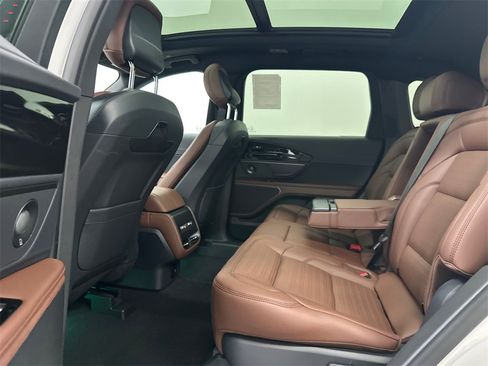 Used 2026 Lincoln Nautilus Reserve w/ Jet Appearance Package image 18