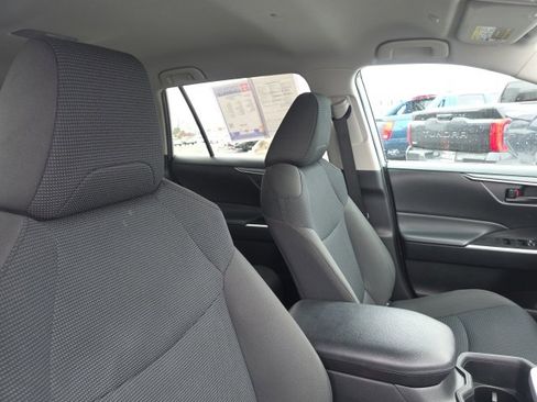 Used 2024 Toyota RAV4 LE image 9