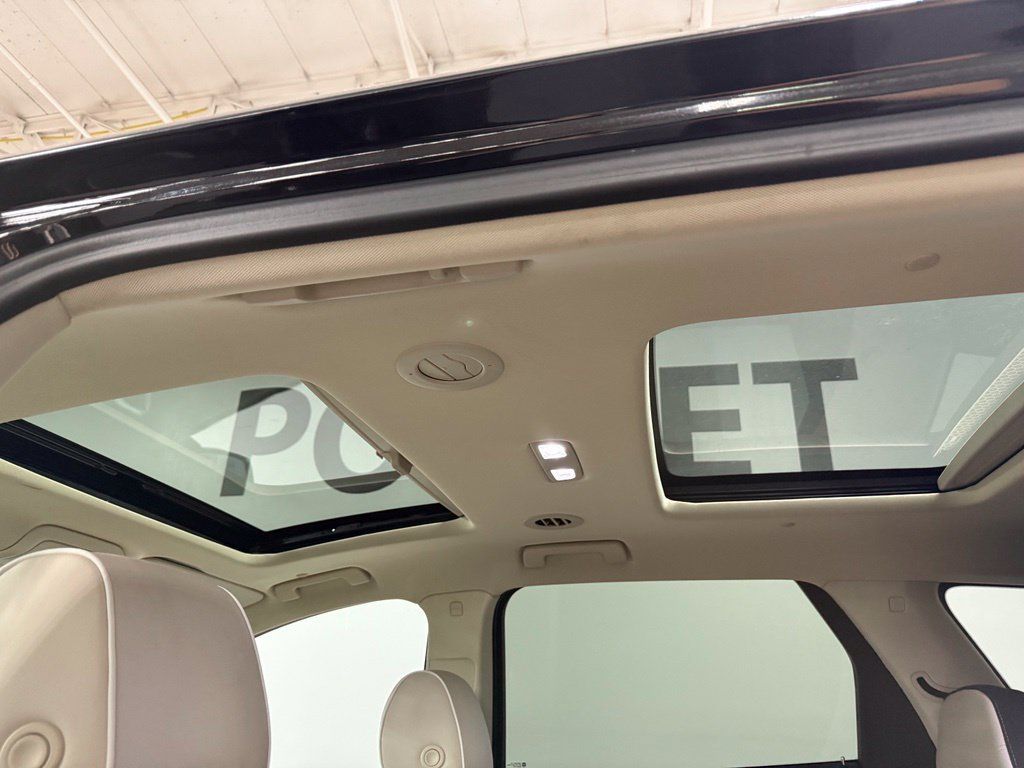 Used 2023 Buick Enclave Avenir FWD image 14