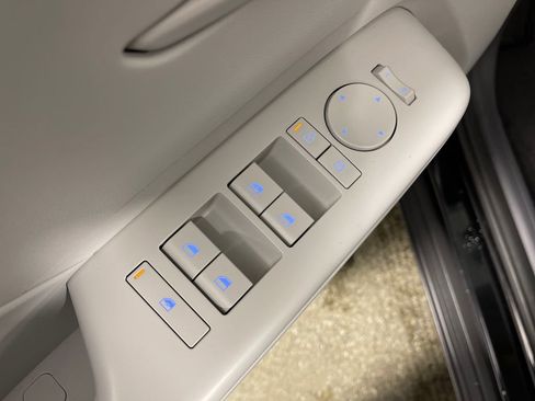 Certified 2025 Hyundai Kona SEL image 18