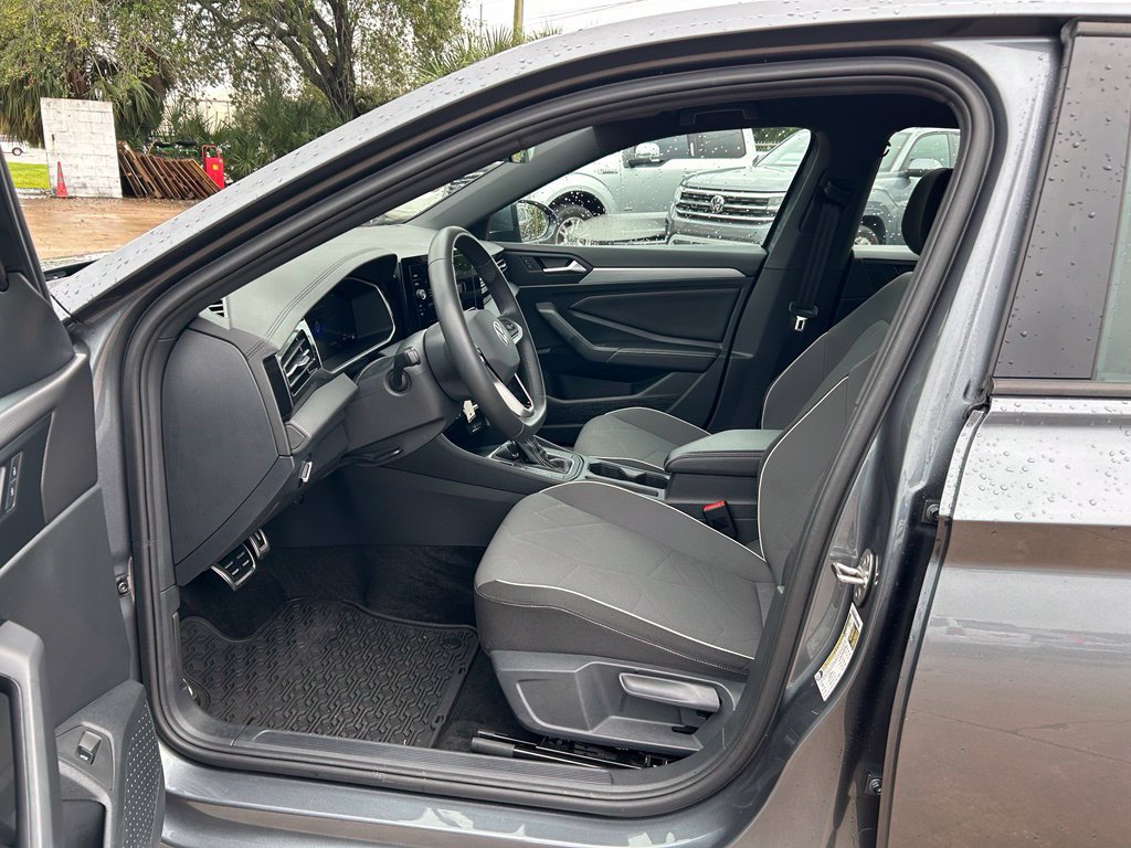 Used 2026 Volkswagen Jetta SE FWD image 15
