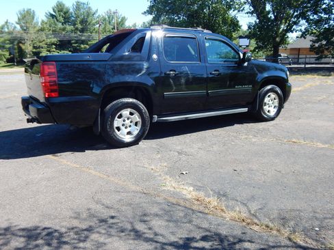 Used 2013 Chevrolet Avalanche LT image 6