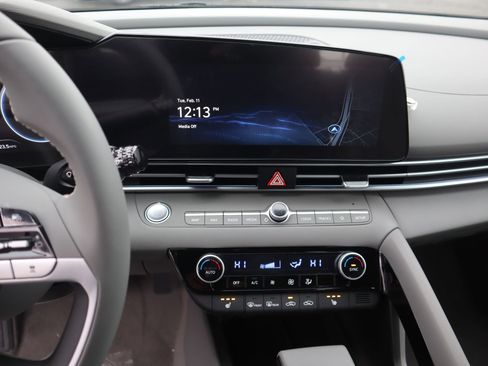 Certified 2025 Hyundai Elantra SEL w/ Cargo Package image 13