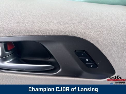 Used 2019 Chrysler Pacifica Limited image 16