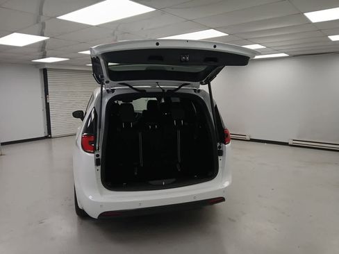 New 2026 Chrysler Pacifica Select w/ S Appearance Package image 5