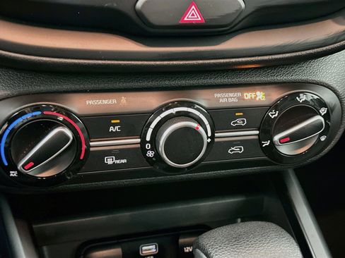 Used 2025 Kia Soul LX w/ LX Technology Package FWD image 23