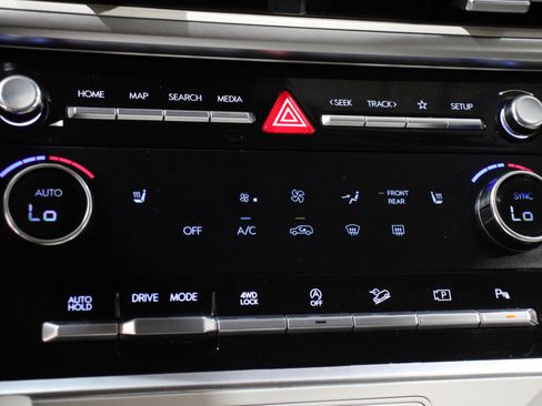 Used 2025 Hyundai Santa Fe SEL AWD/4WD image 19