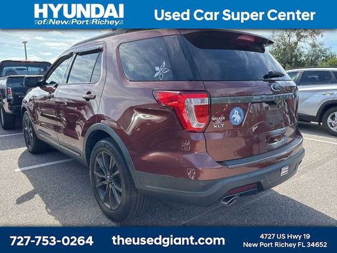 Used 2018 Ford Explorer XLT w/ Equipment Group 202A image 2