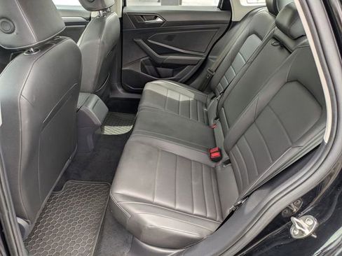 Used 2021 Volkswagen Jetta SE FWD image 25