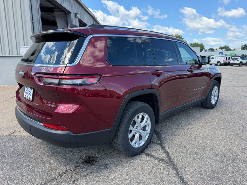 Used 2023 Jeep Grand Cherokee L Limited w/ Luxury Tech Group II AWD/4WD image 4