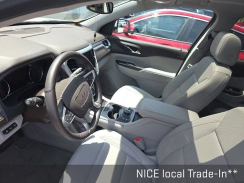 Used 2023 GMC Acadia SLT w/ Technology Package FWD image 9