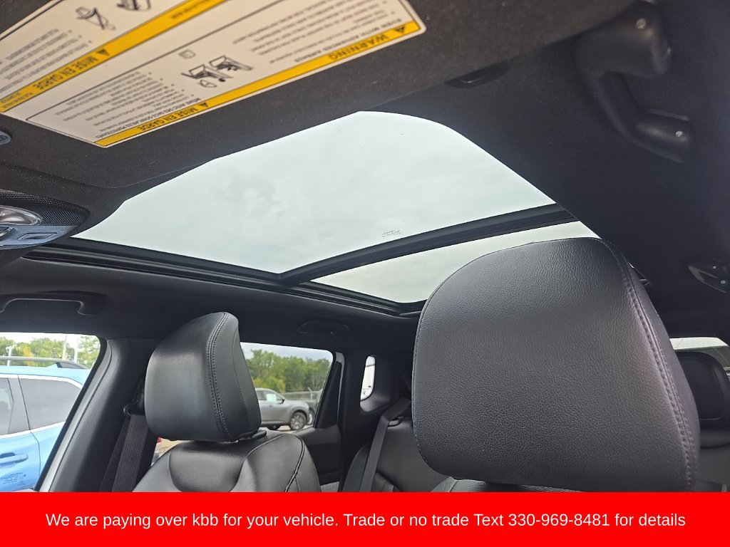 Used 2025 Jeep Compass Latitude w/ Sun & Sound Group AWD/4WD image 23