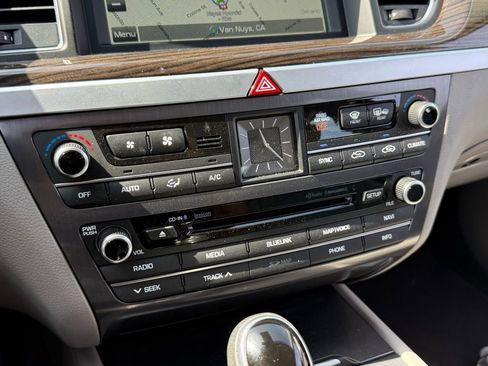 Used 2015 Hyundai Genesis 3.8 w/ Option Group 03 image 10