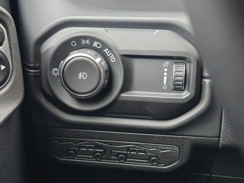 Used 2026 Jeep Wrangler Unlimited Sahara AWD/4WD image 19