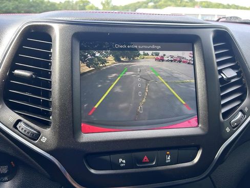 Used 2021 Jeep Cherokee Trailhawk w/ Comfort/Convenience Group image 22