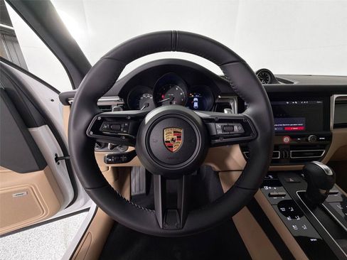 Certified 2026 Porsche Macan AWD/4WD image 20