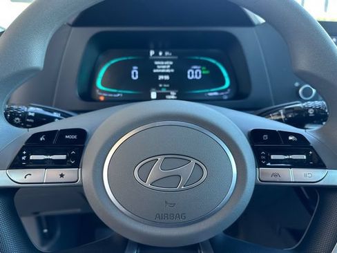 Certified 2025 Hyundai Elantra Hybrid FWD image 26