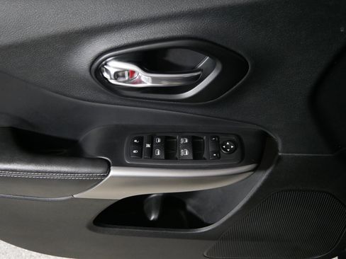 Used 2021 Jeep Cherokee Latitude Lux 80th Anniv w/ Quick Order Package 26U 80TH image 19