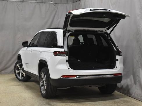 New 2025 Jeep Grand Cherokee Limited w/ Trailer Tow Package image 32