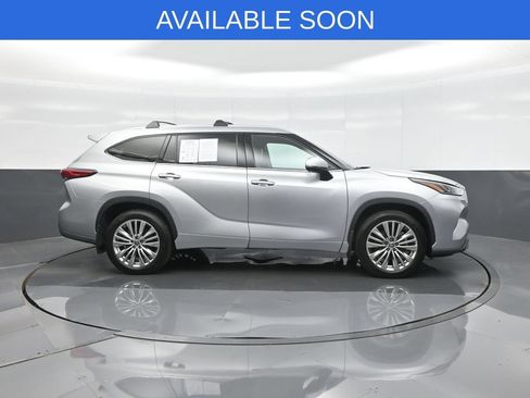 Used 2022 Toyota Highlander Platinum AWD/4WD image 8