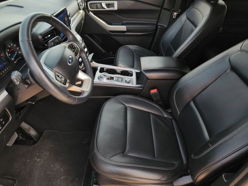 Used 2024 Ford Explorer XLT w/ Equipment Group 202A image 15