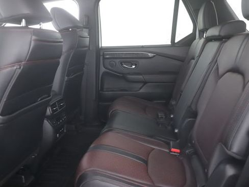 Used 2025 Honda Pilot Black Edition image 28