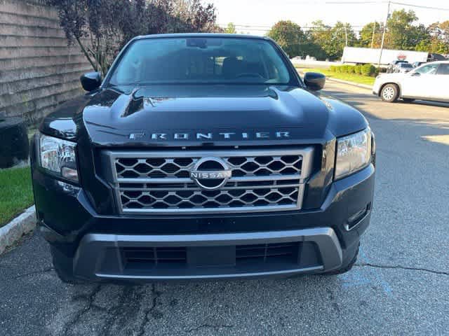 Used 2022 Nissan Frontier SV RWD image 2