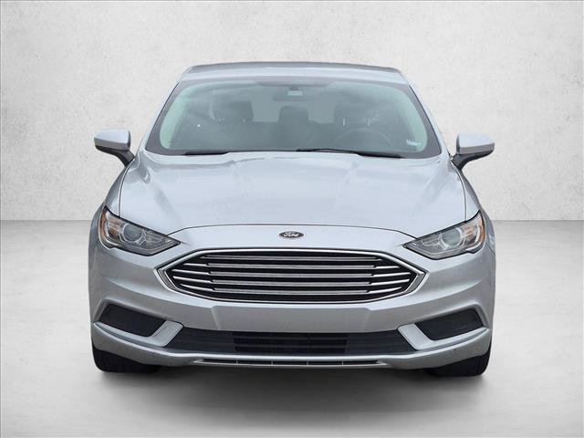 Used 2018 Ford Fusion SE w/ Fusion SE Technology Package FWD image 2