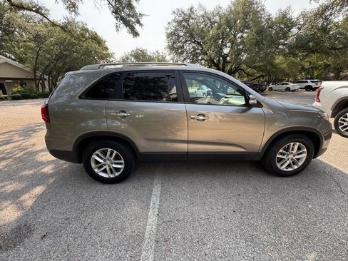 Used 2015 Kia Sorento LX image 6