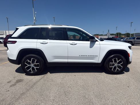 Used 2025 Jeep Grand Cherokee Limited AWD/4WD image 4
