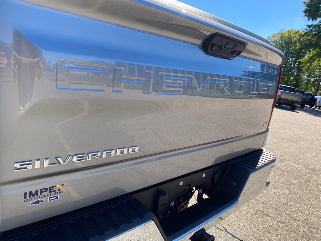 Used 2024 Chevrolet Silverado 1500 LT AWD/4WD image 33
