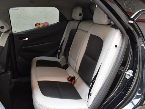 Used 2020 Chevrolet Bolt Premier w/ Infotainment Package FWD image 17