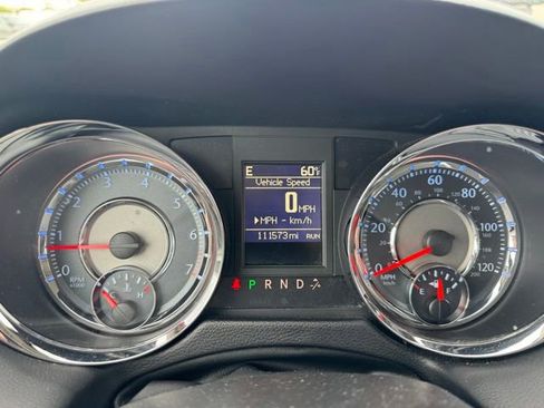 Used 2015 Chrysler Town & Country Touring-L w/ Driver Convenience Group FWD image 17