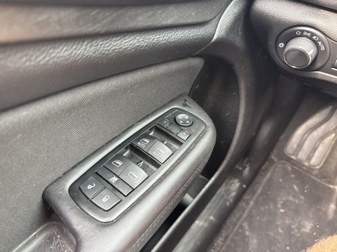 Used 2015 Chrysler 200 Limited w/ Convenience Group FWD image 11