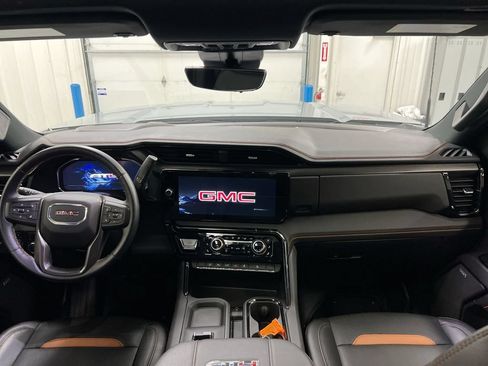 Used 2024 GMC Sierra 2500 AT4 w/ AT4 Premium Plus Package AWD/4WD image 10